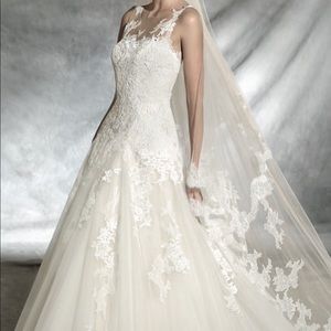 NEVER WORN Pronovias OLWEN wedding dress